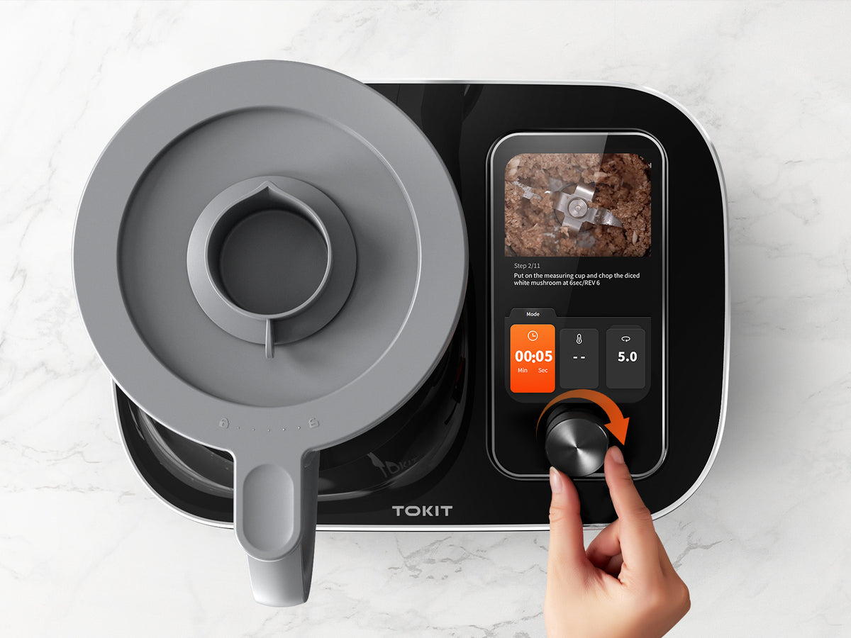 TOKIT cooker with touchscreen and control dial